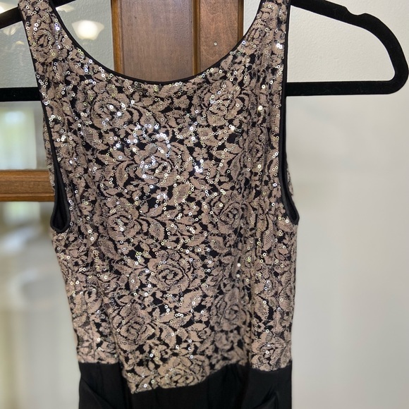 Formal dress - Picture 3 of 6